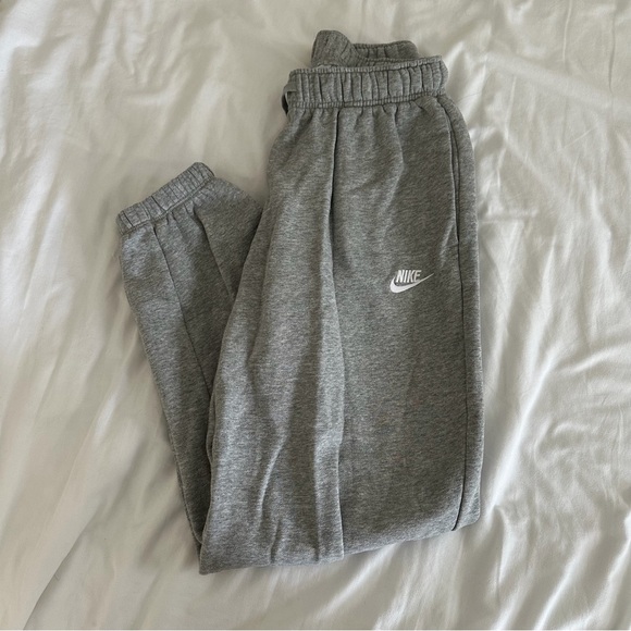 Nike Pants - Nike Cinched Sweatpants